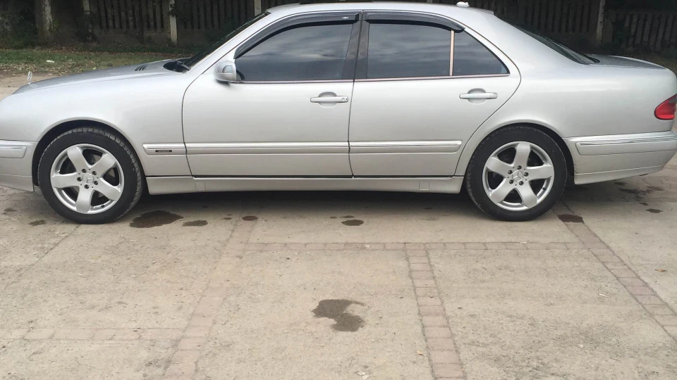 Mercedes-Benz E-Class 4 matic 3.2 3