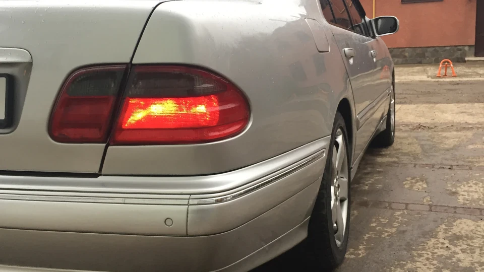Mercedes-Benz E-Class 4 matic 3.2 5