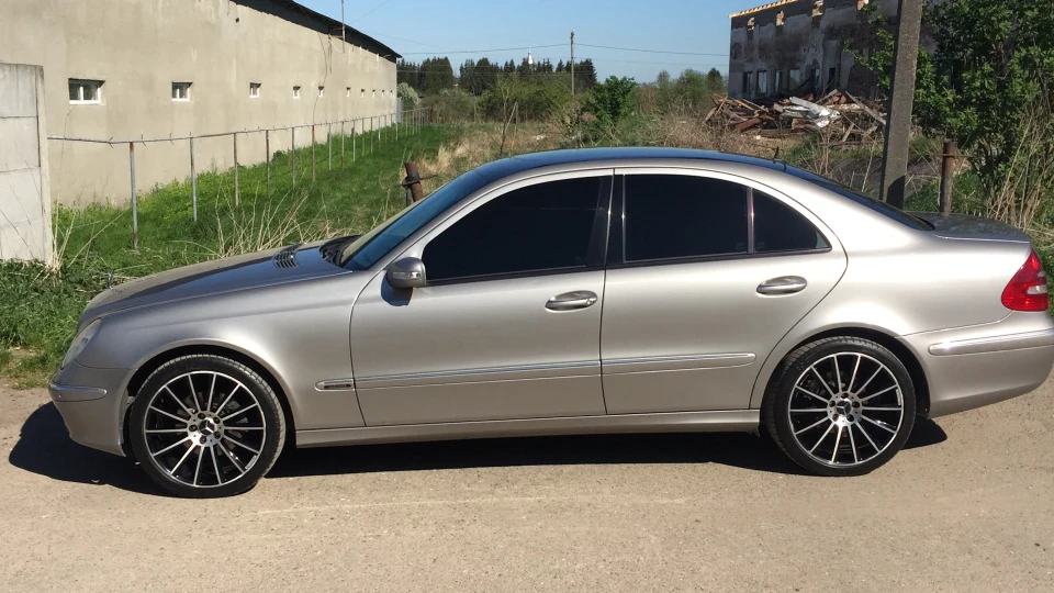 Mercedes-Benz E-Class 4 matic 2