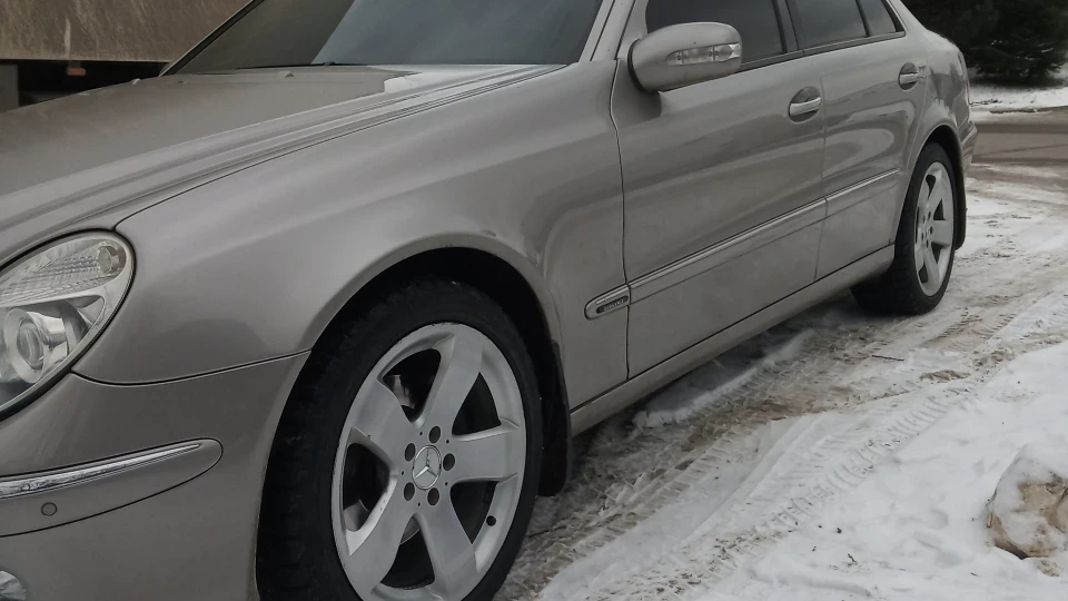 Mercedes-Benz E-Class 4 matic 3