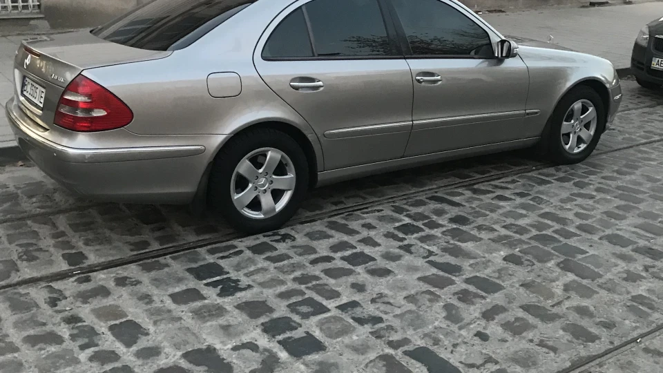 Mercedes-Benz E-Class 4 matic 4