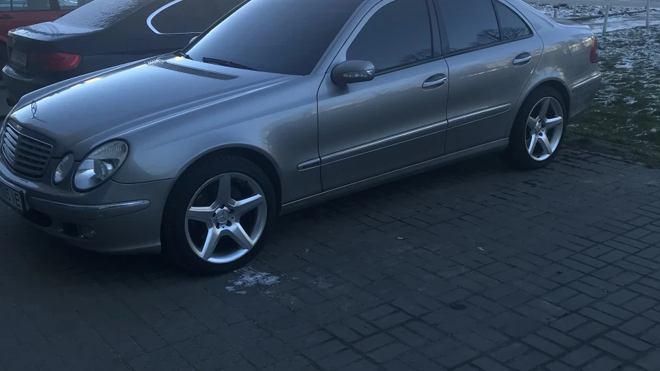 Mercedes-Benz E-Class 4 matic 5