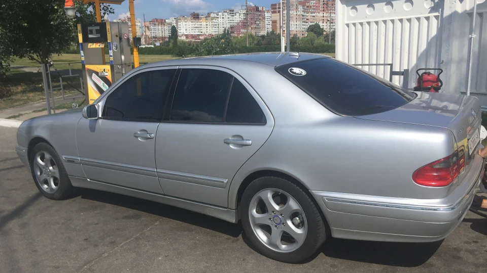 Mercedes-Benz E-Class 4 matic 3