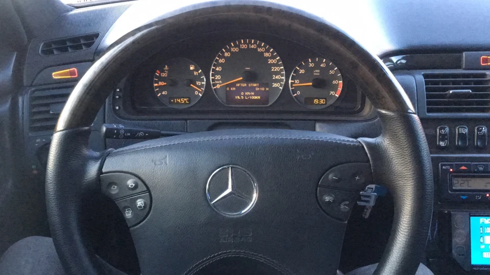 Mercedes-Benz E-Class 4 matic 3