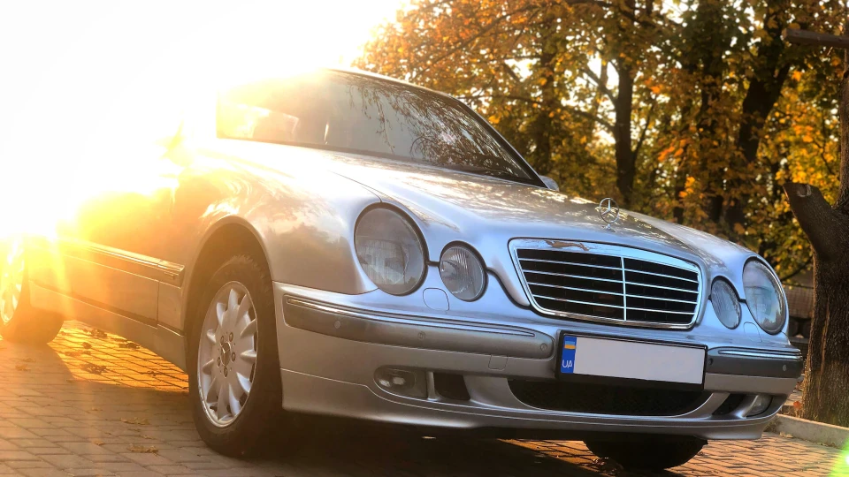 Mercedes-Benz E-Class 4matic 2