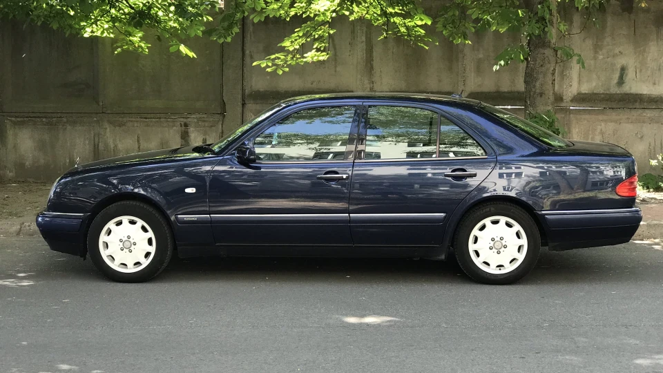 Mercedes-Benz E-Class 4matiс Elegance 2