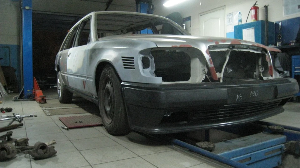 Mercedes-Benz E-Class 50 відтінків сірого 4