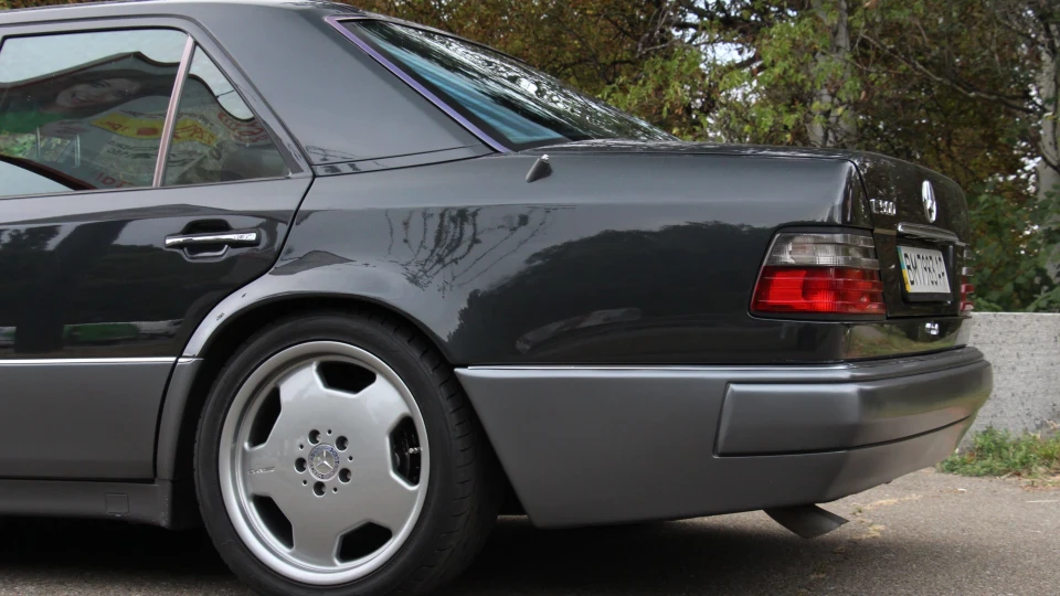 Mercedes-Benz E-Class 500E ЛЕГЕНДА 2