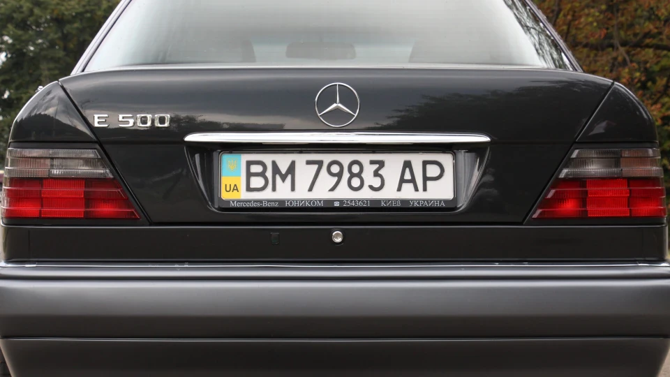 Mercedes-Benz E-Class 500E ЛЕГЕНДА 3
