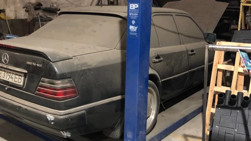 Mercedes-Benz E-Class 500E 4