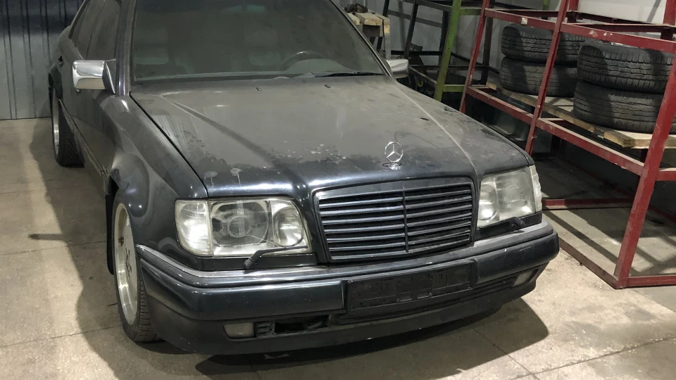Mercedes-Benz E-Class 500E 5