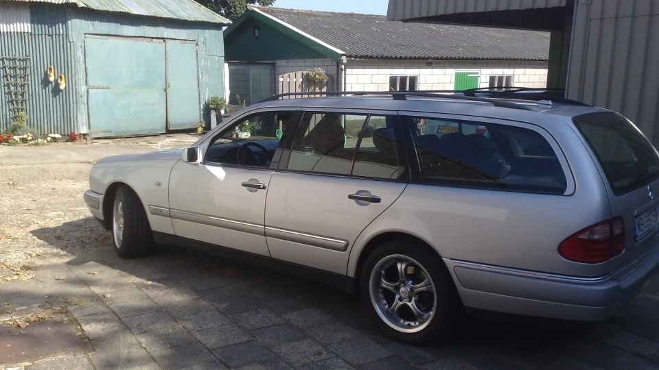 Mercedes-Benz E-Class 525d 3