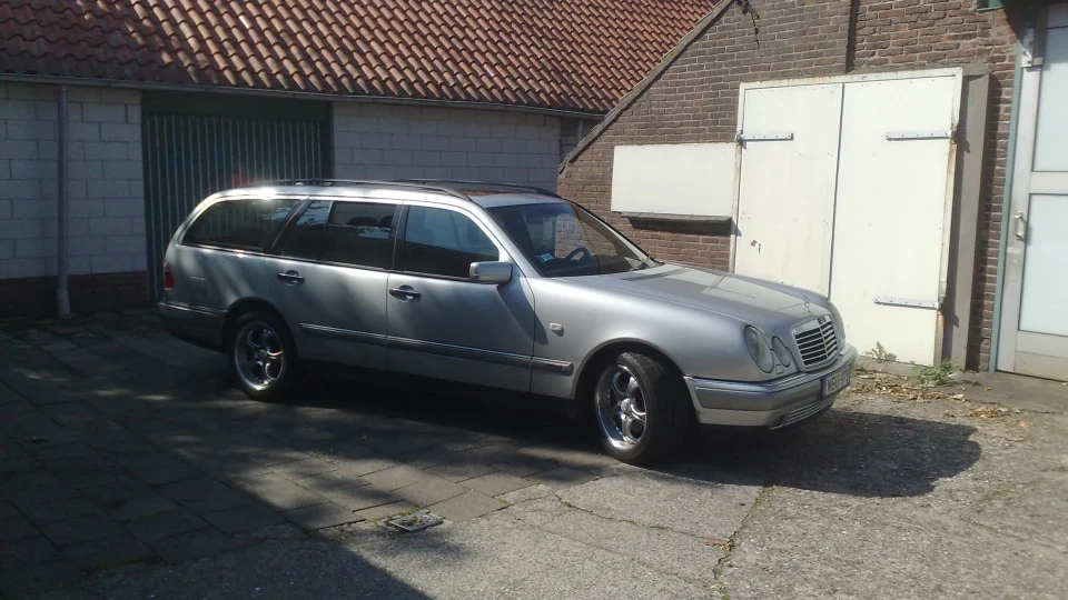 Mercedes-Benz E-Class 525d 4