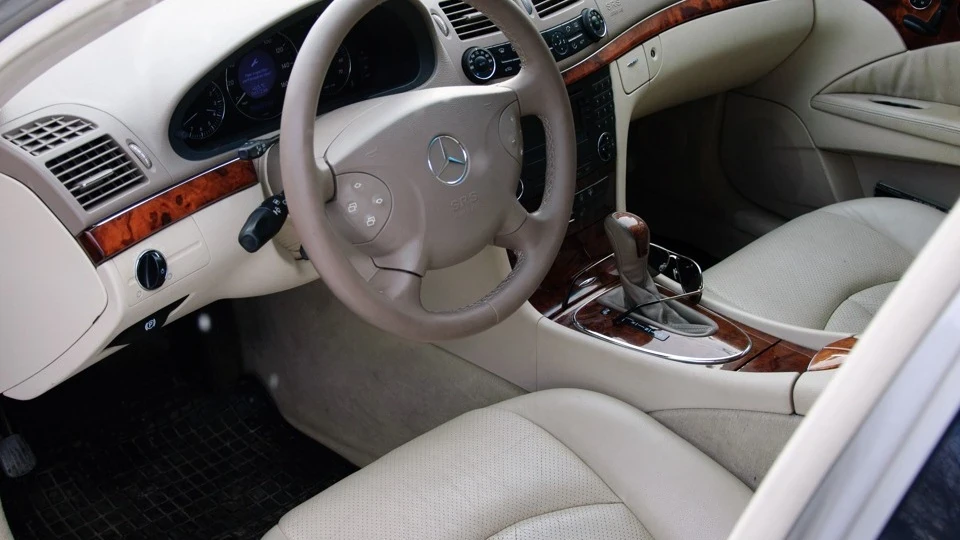 Mercedes-Benz E-Class 7,7 сек. до 100 км/час 2