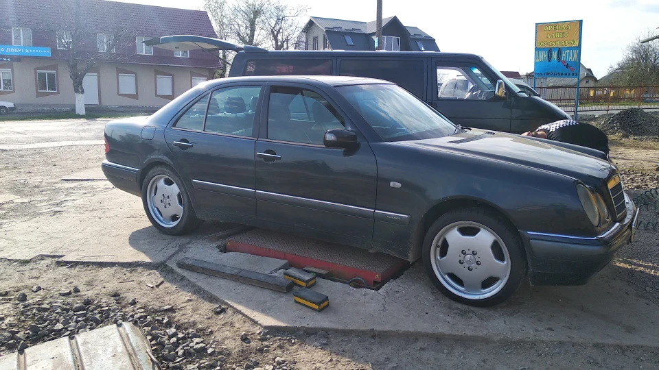 Mercedes-Benz E-Class AMG 5