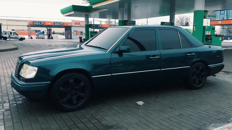 Mercedes-Benz E-Class @moon_lovell 3