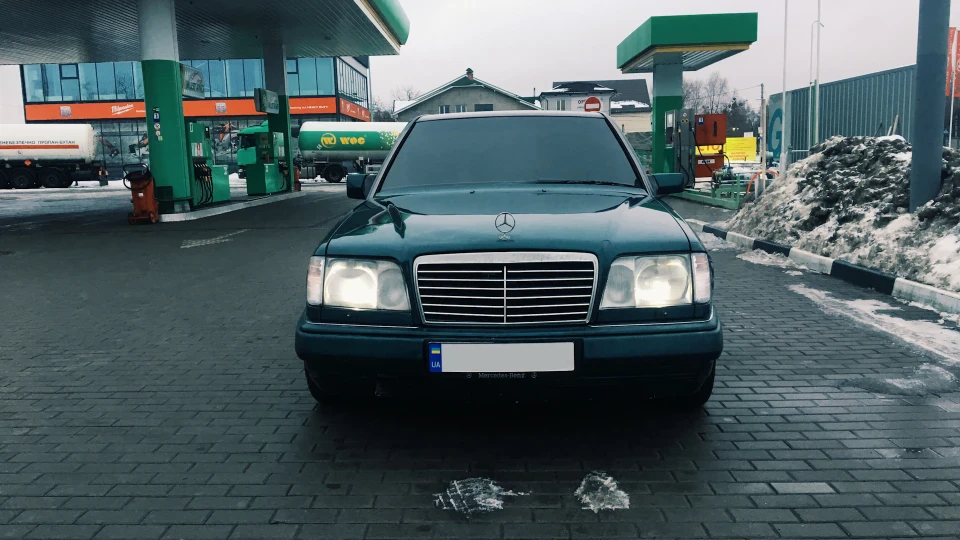 Mercedes-Benz E-Class @moon_lovell 4