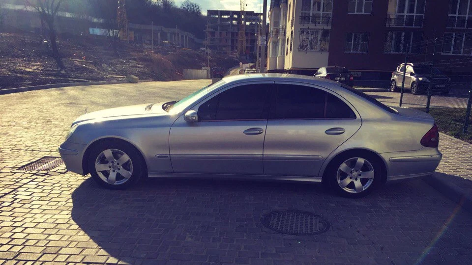 Mercedes-Benz E-Class Avantgard E270