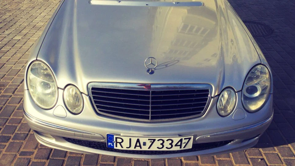 Mercedes-Benz E-Class Avantgard E270 3