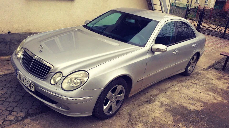 Mercedes-Benz E-Class Avantgard E270 4