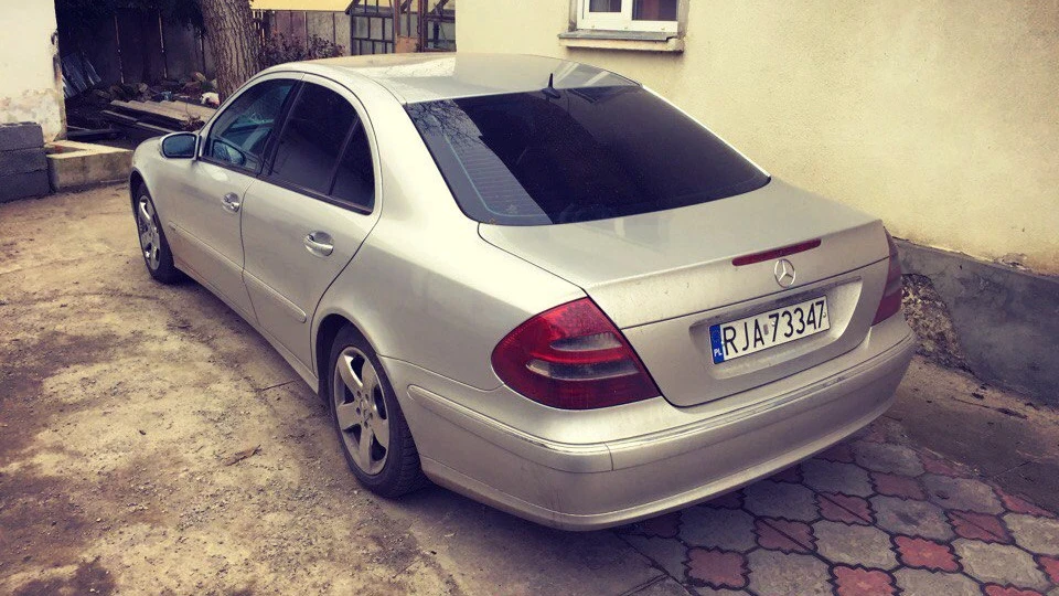 Mercedes-Benz E-Class Avantgard E270 5