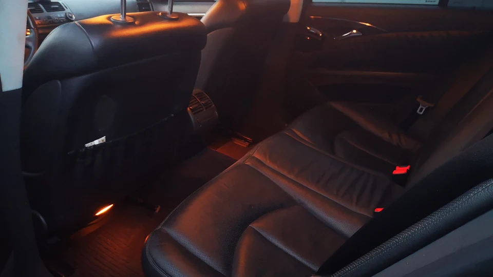 Mercedes-Benz E-Class Avantgarde 4 matic 3