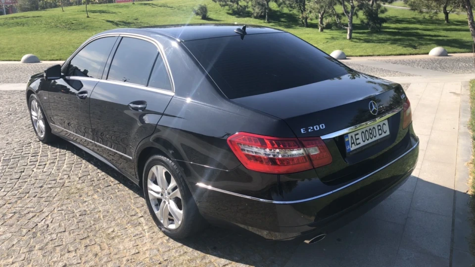 Mercedes-Benz E-Class Avantgarde Black 2