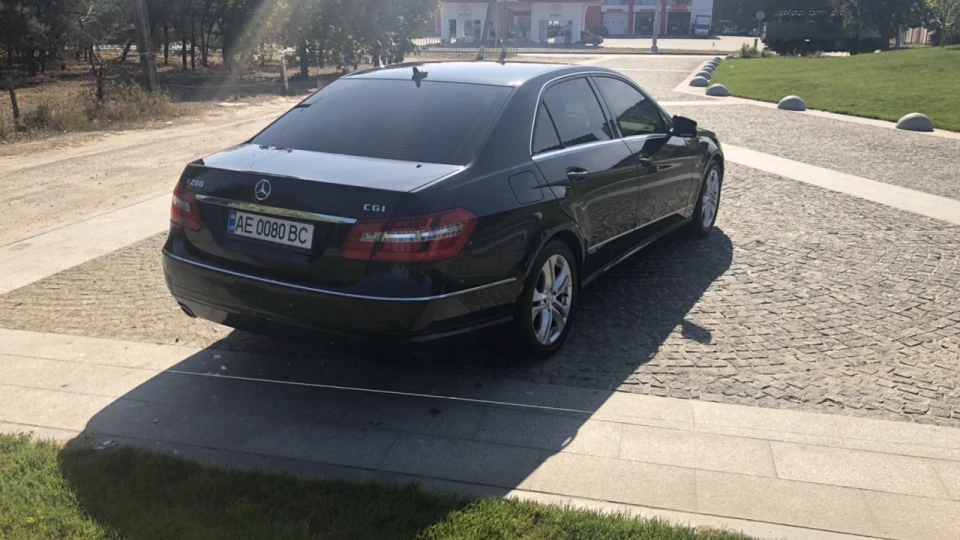 Mercedes-Benz E-Class Avantgarde Black 3