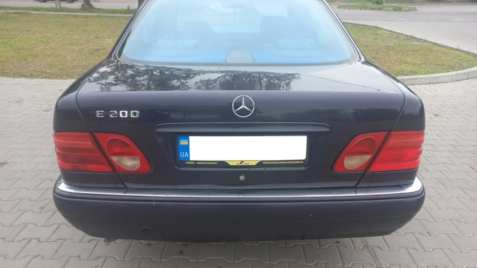 Mercedes-Benz E-Class Avantgarde