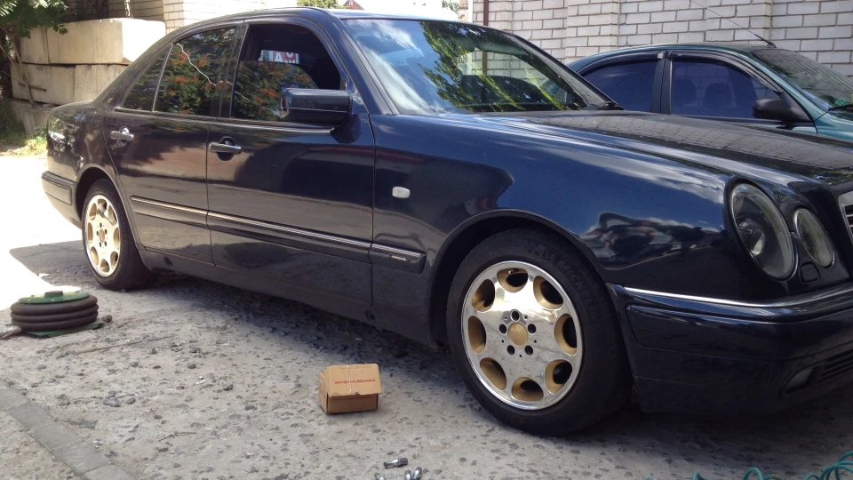 Mercedes-Benz E-Class Avantgarde 2