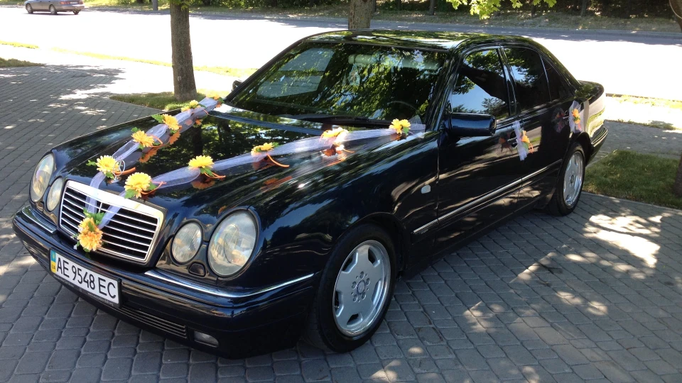 Mercedes-Benz E-Class Avantgarde 3