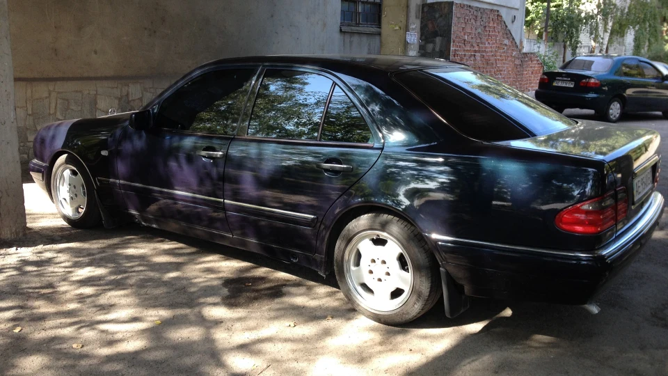Mercedes-Benz E-Class Avantgarde 4