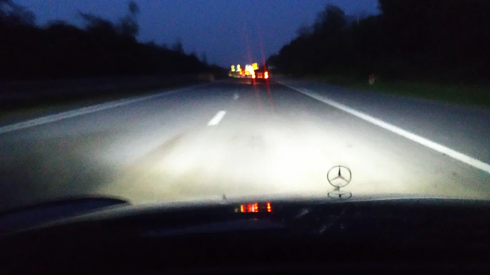 Mercedes-Benz E-Class Azurite Blau 5
