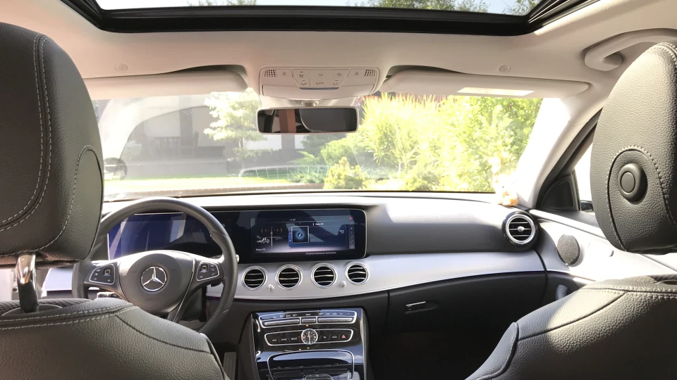 Mercedes-Benz E-Class Білий елегант 3