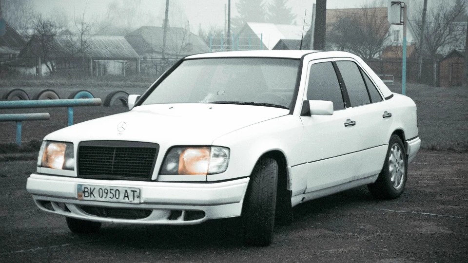 Mercedes-Benz E-Class Білий корабель 3