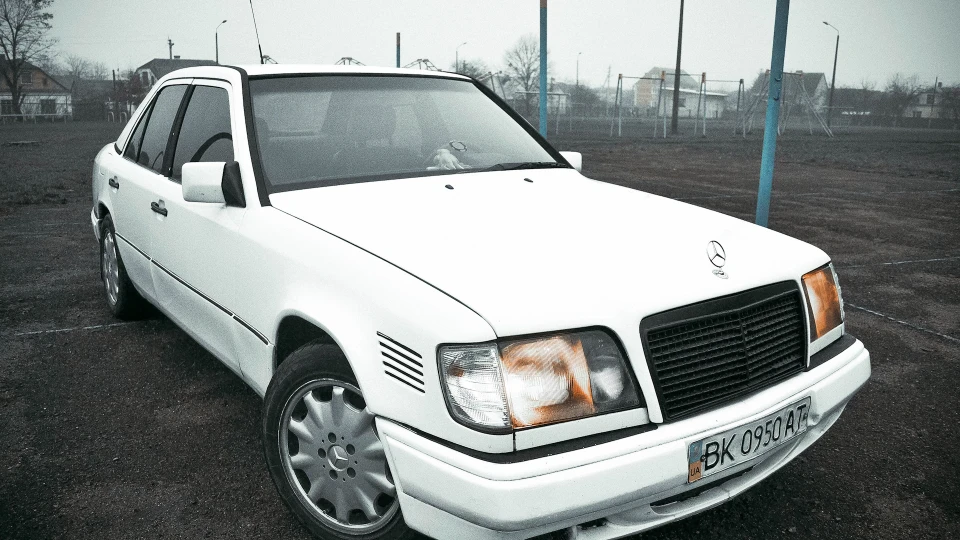 Mercedes-Benz E-Class Білий корабель 4
