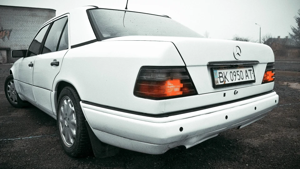 Mercedes-Benz E-Class Білий корабель 5