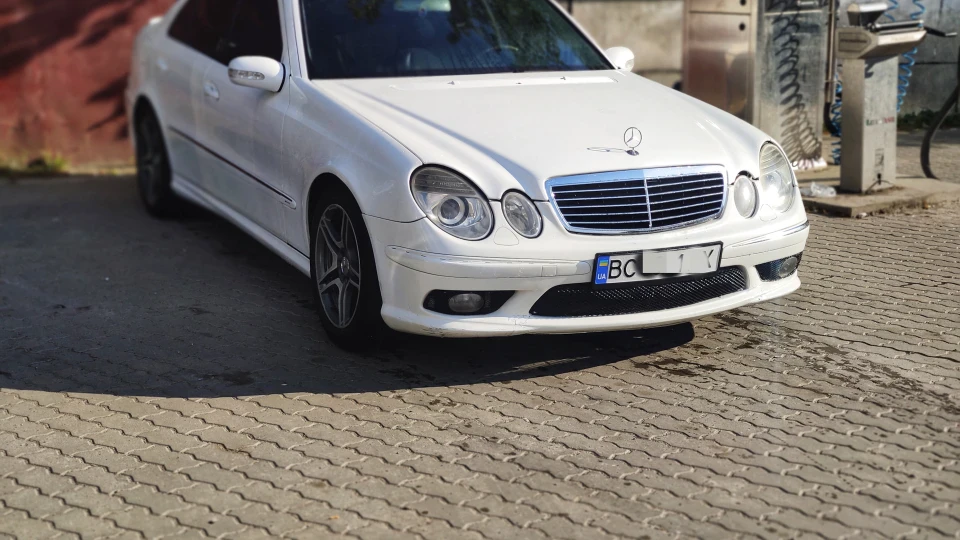 Mercedes-Benz E-Class Білий перламутр 2.2 CDI 2