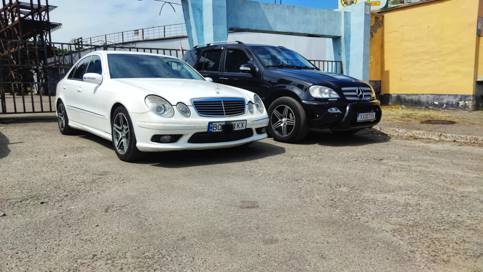 Mercedes-Benz E-Class Білий перламутр 2.2 CDI 4