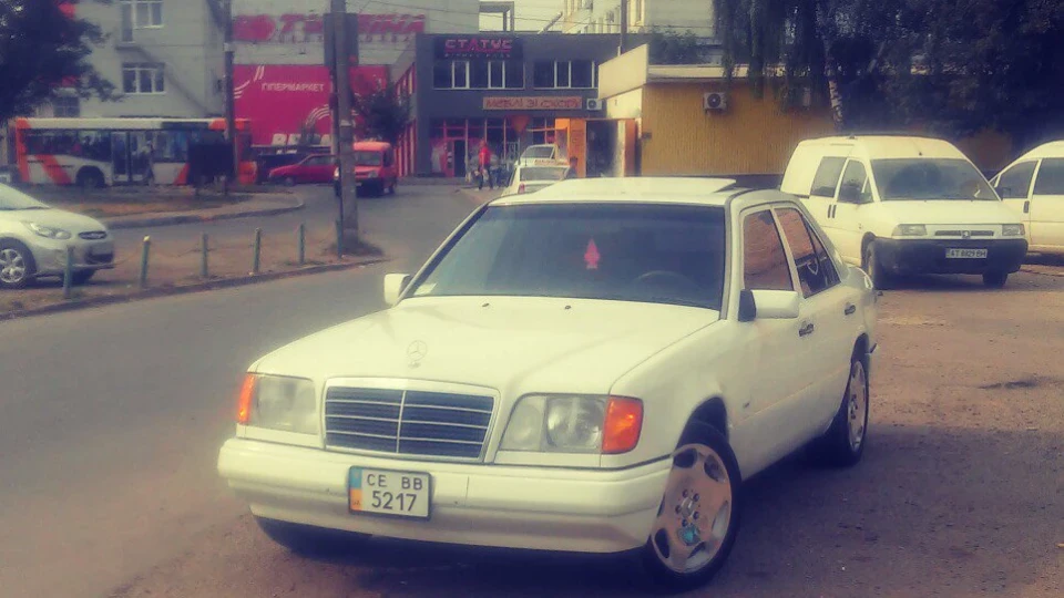 Mercedes-Benz E-Class **БІЛИЙ**