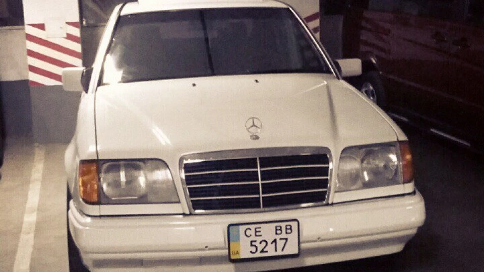 Mercedes-Benz E-Class **БІЛИЙ** 2