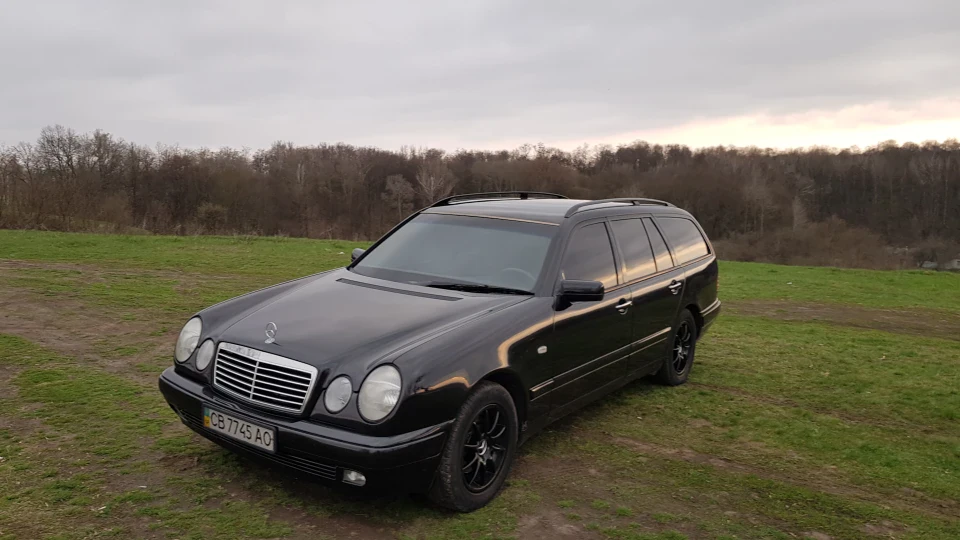 Mercedes-Benz E-Class Black Edition 2
