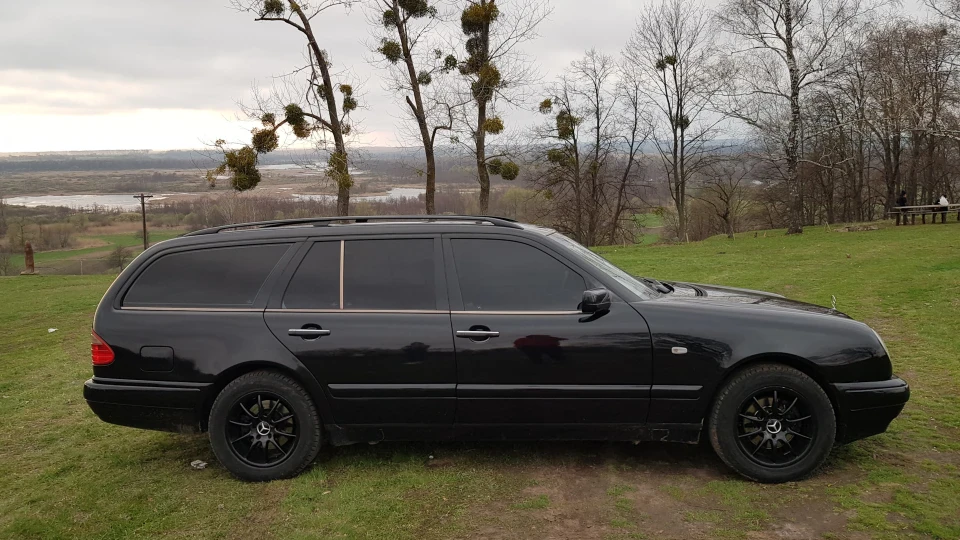 Mercedes-Benz E-Class Black Edition 3