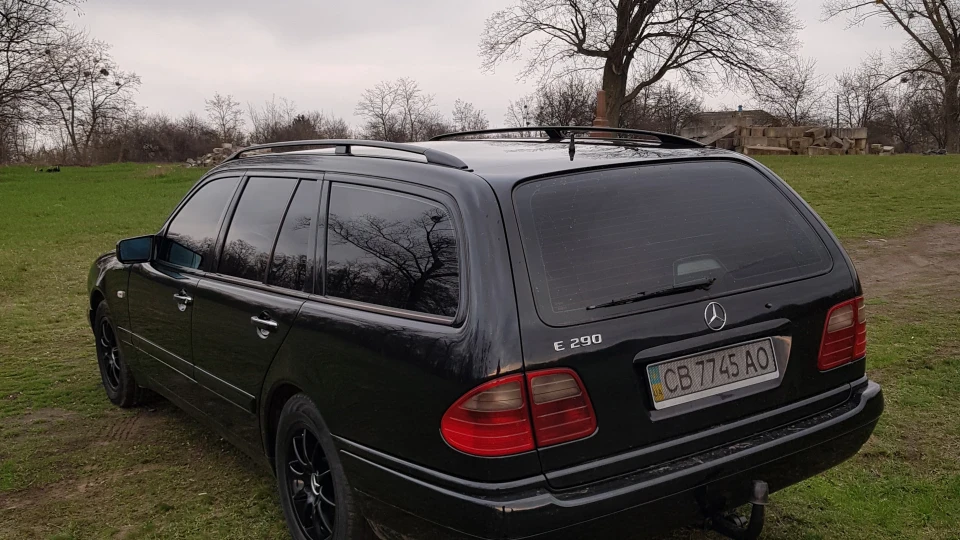 Mercedes-Benz E-Class Black Edition 5
