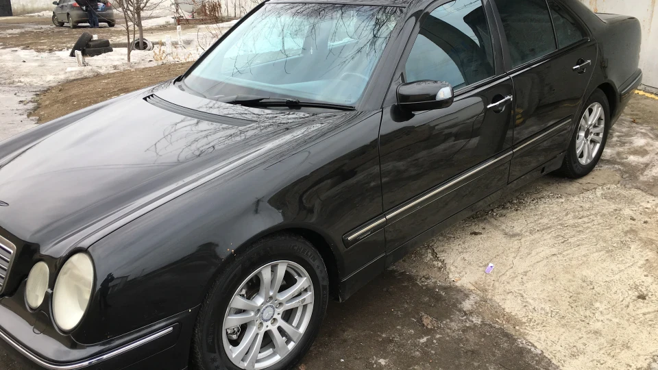 Mercedes-Benz E-Class Black King