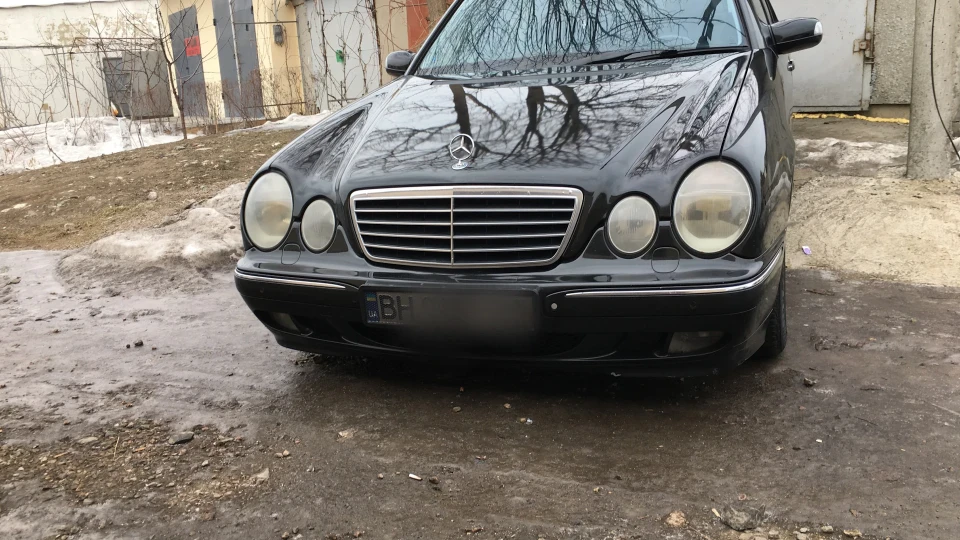 Mercedes-Benz E-Class Black King 2