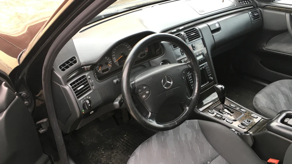 Mercedes-Benz E-Class Black King 5