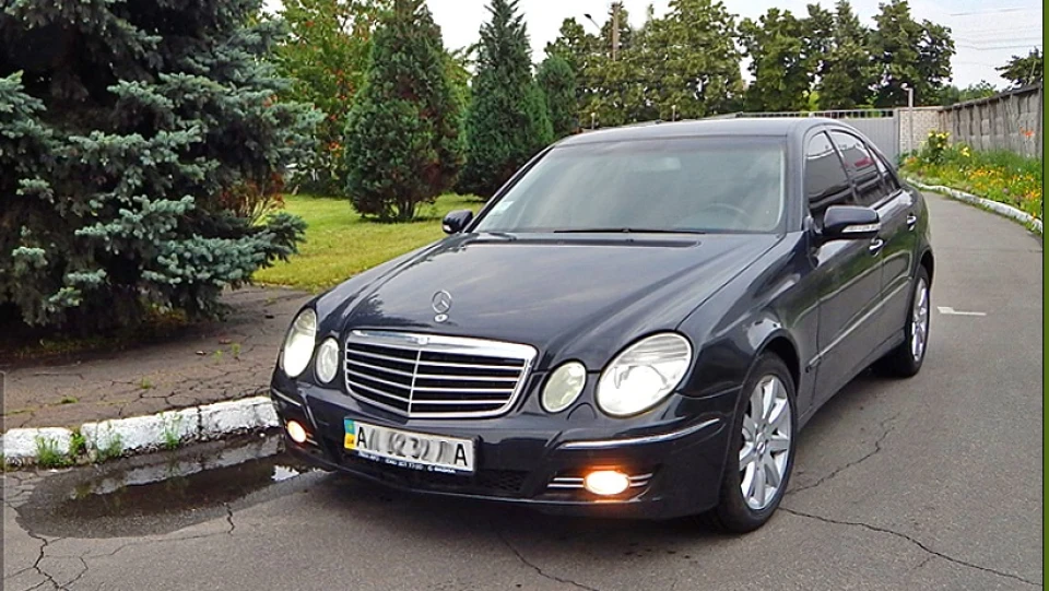 Mercedes-Benz E-Class "Black on Black"