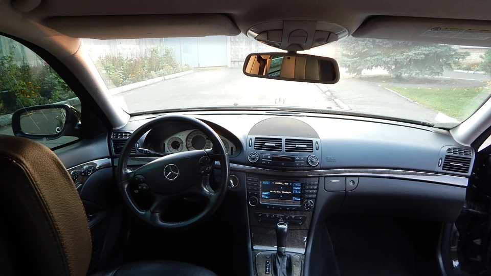 Mercedes-Benz E-Class "Black on Black" 5