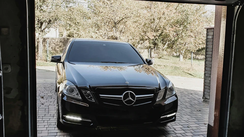 Mercedes-Benz E-Class black Student 2